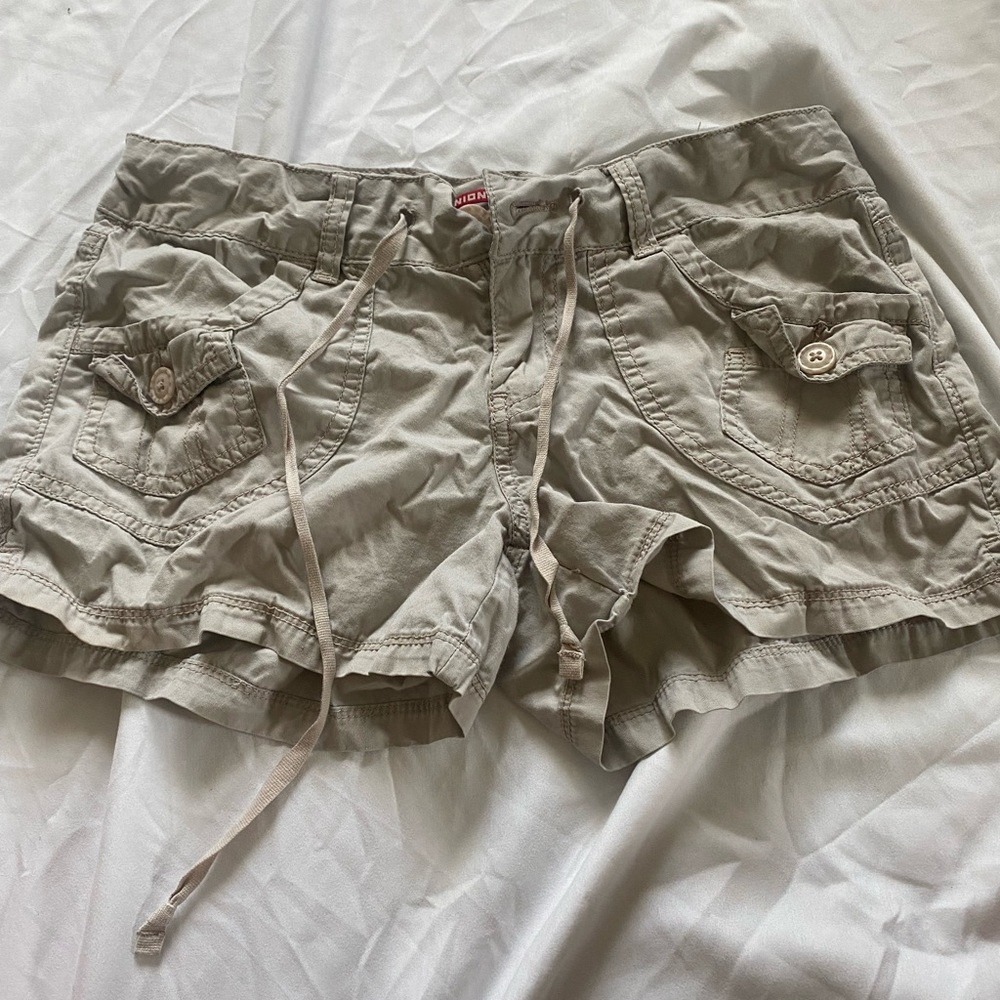 low rise cargo shorts